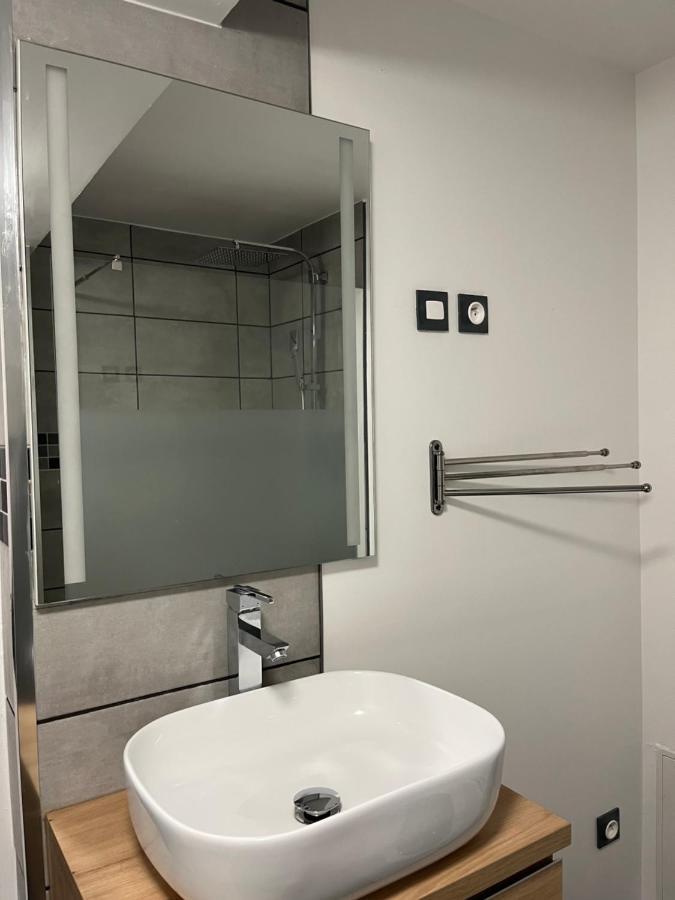Superbe Appartement Au Bord Du Canal De St Quentin Сен-Кантен Экстерьер фото
